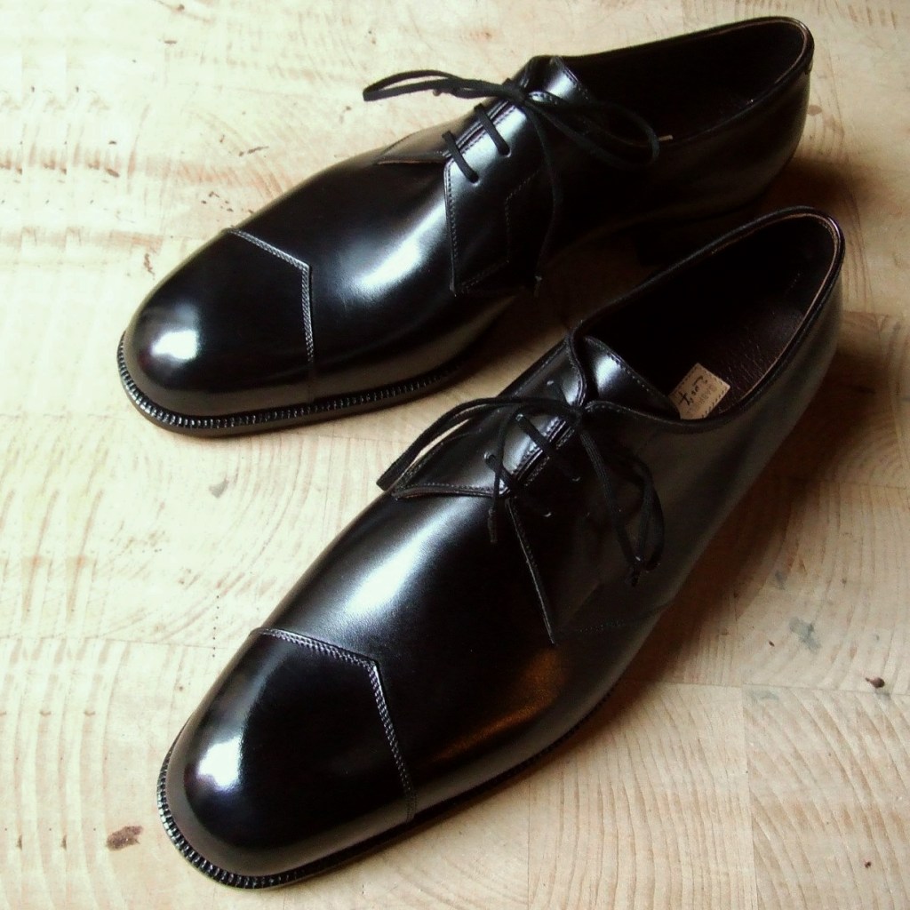 double v-cut three holes